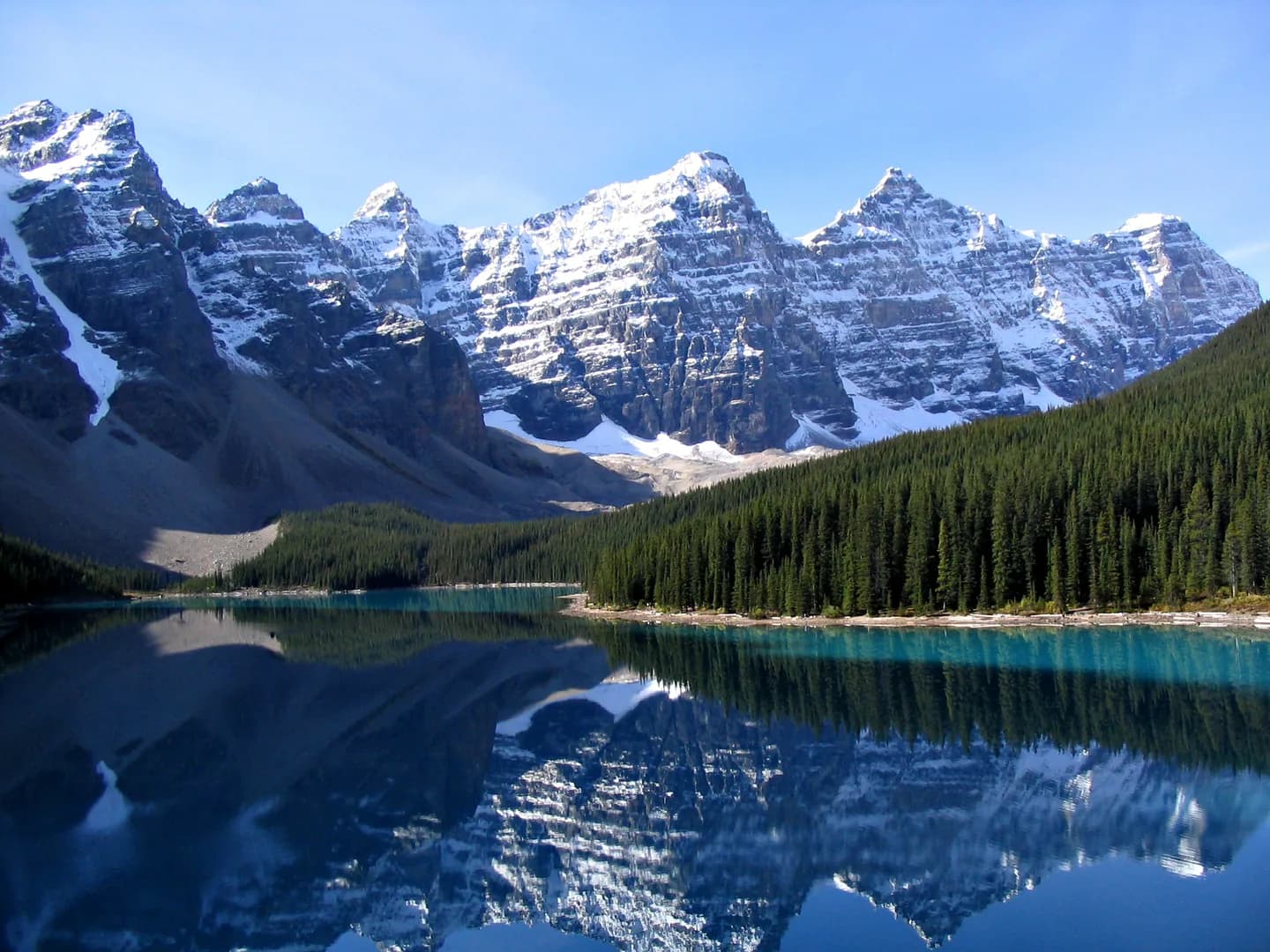 Moraine Lake and the Valley of the Ten Peaks in Banff, Canada