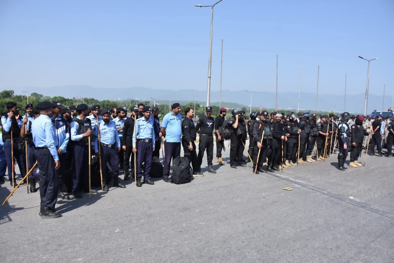 Pakistan Moves to Block TLP March on Islamabad After Deadly Clashes in Lahore